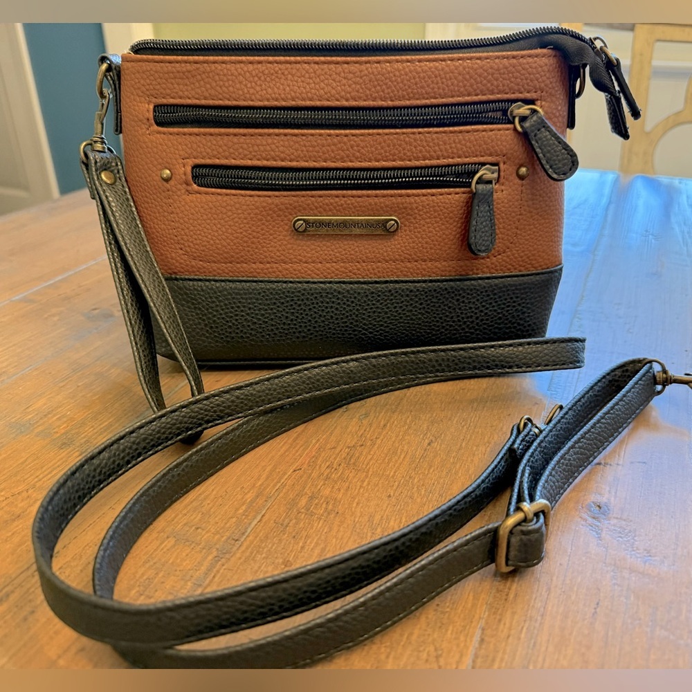 Stone Mountain USA crossbody brown and black pebbles bonded leather.  NWOT.